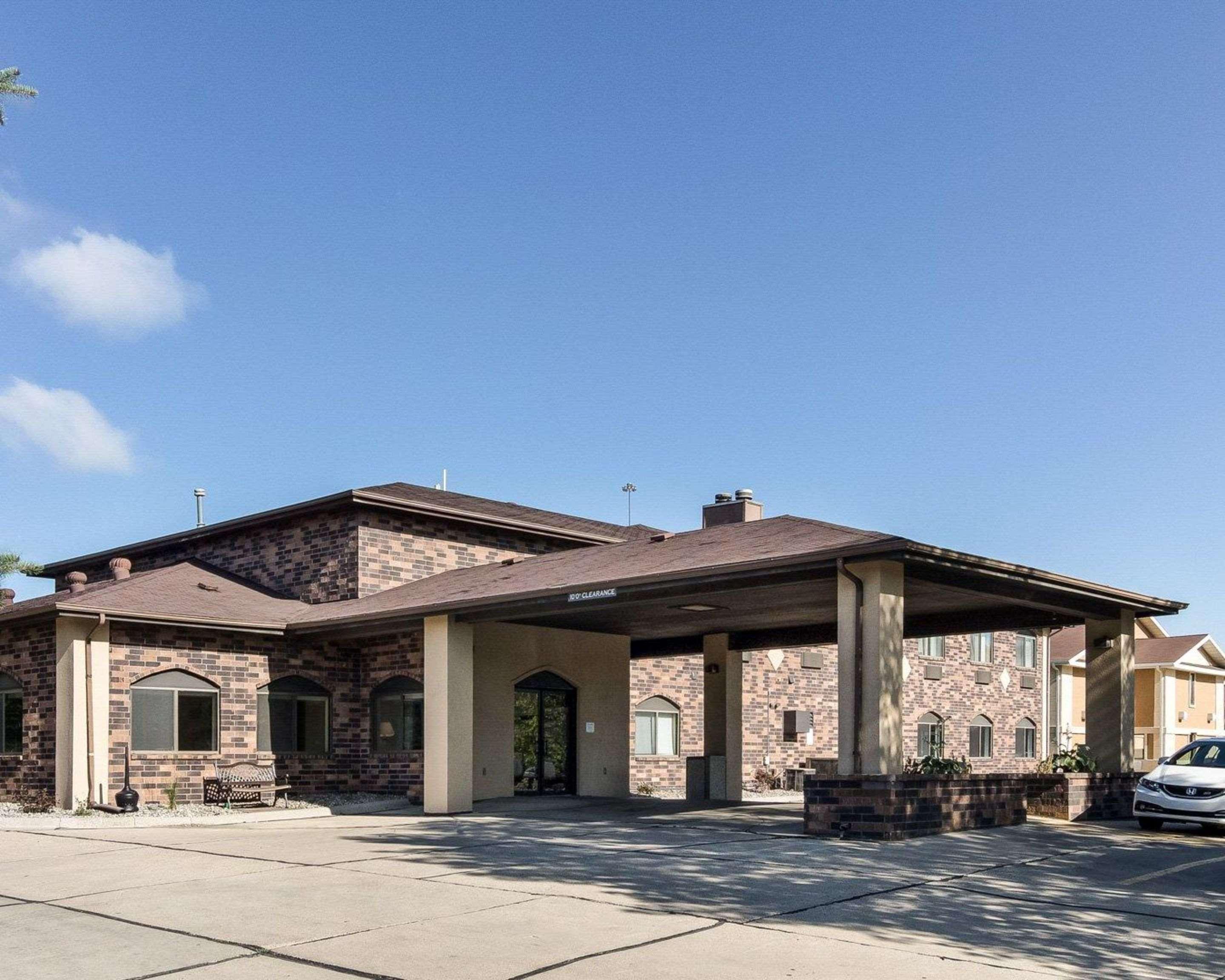 Quality Suites Near West Acres Fargo Exterior photo