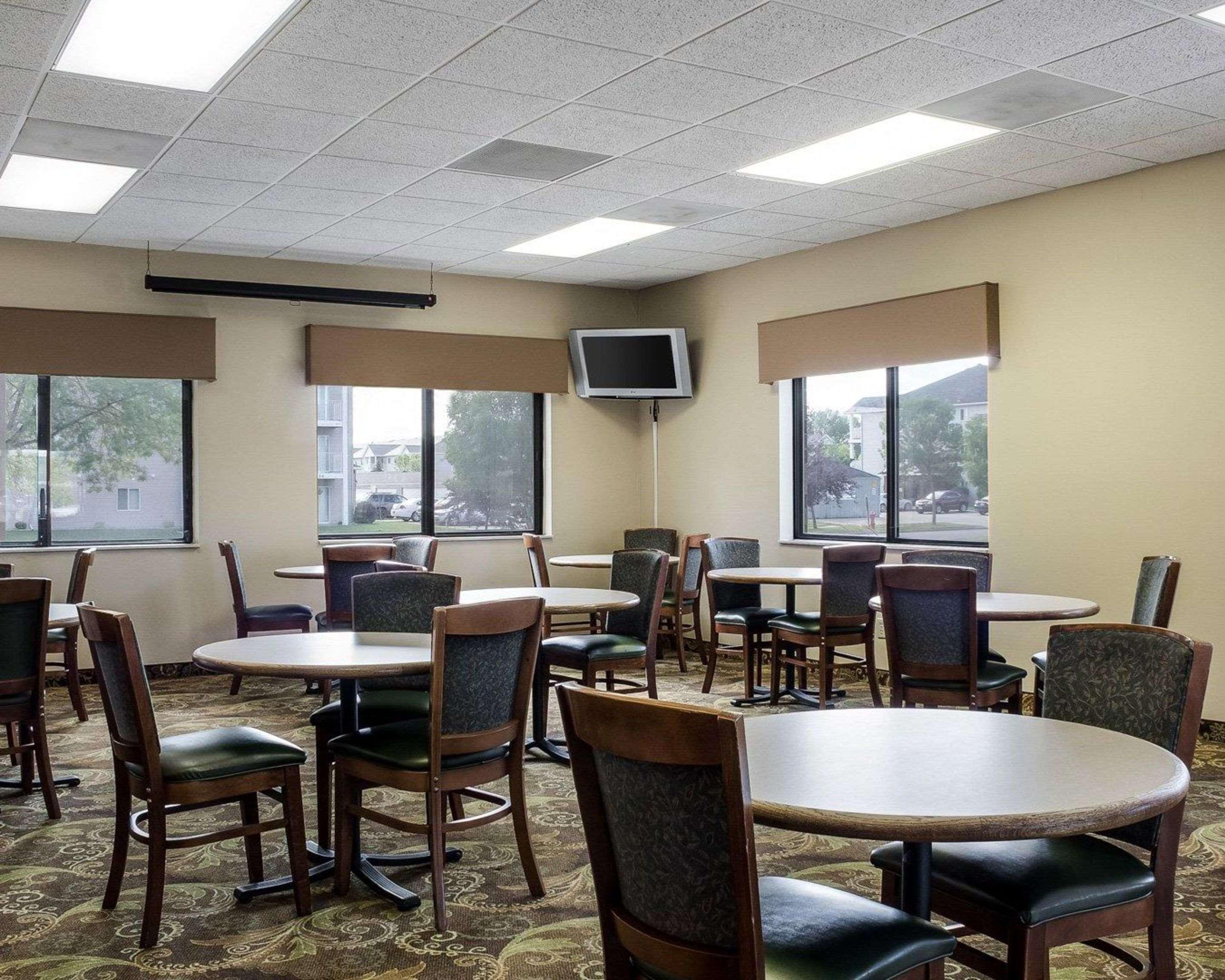 Quality Suites Near West Acres Fargo Exterior photo