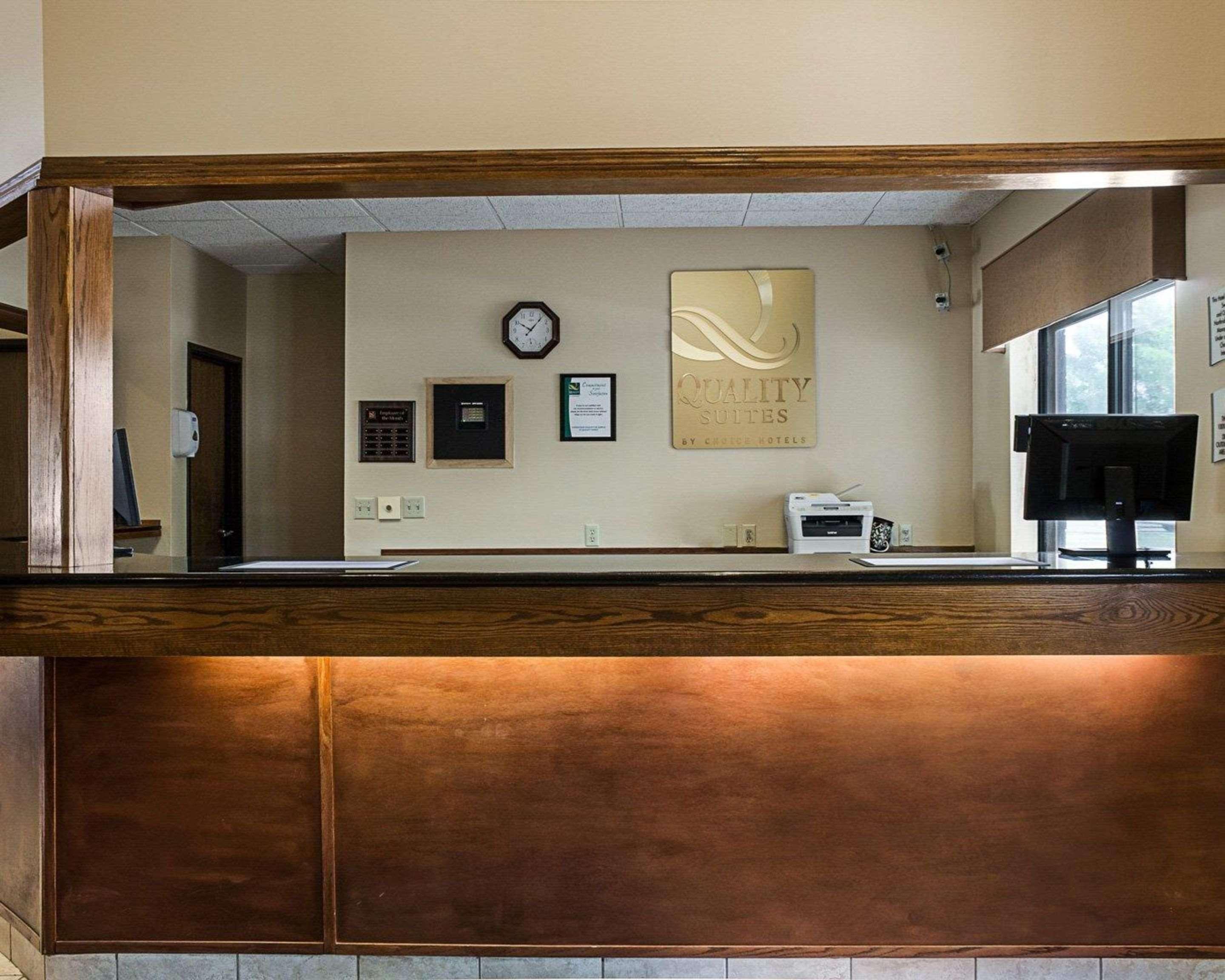 Quality Suites Near West Acres Fargo Exterior photo