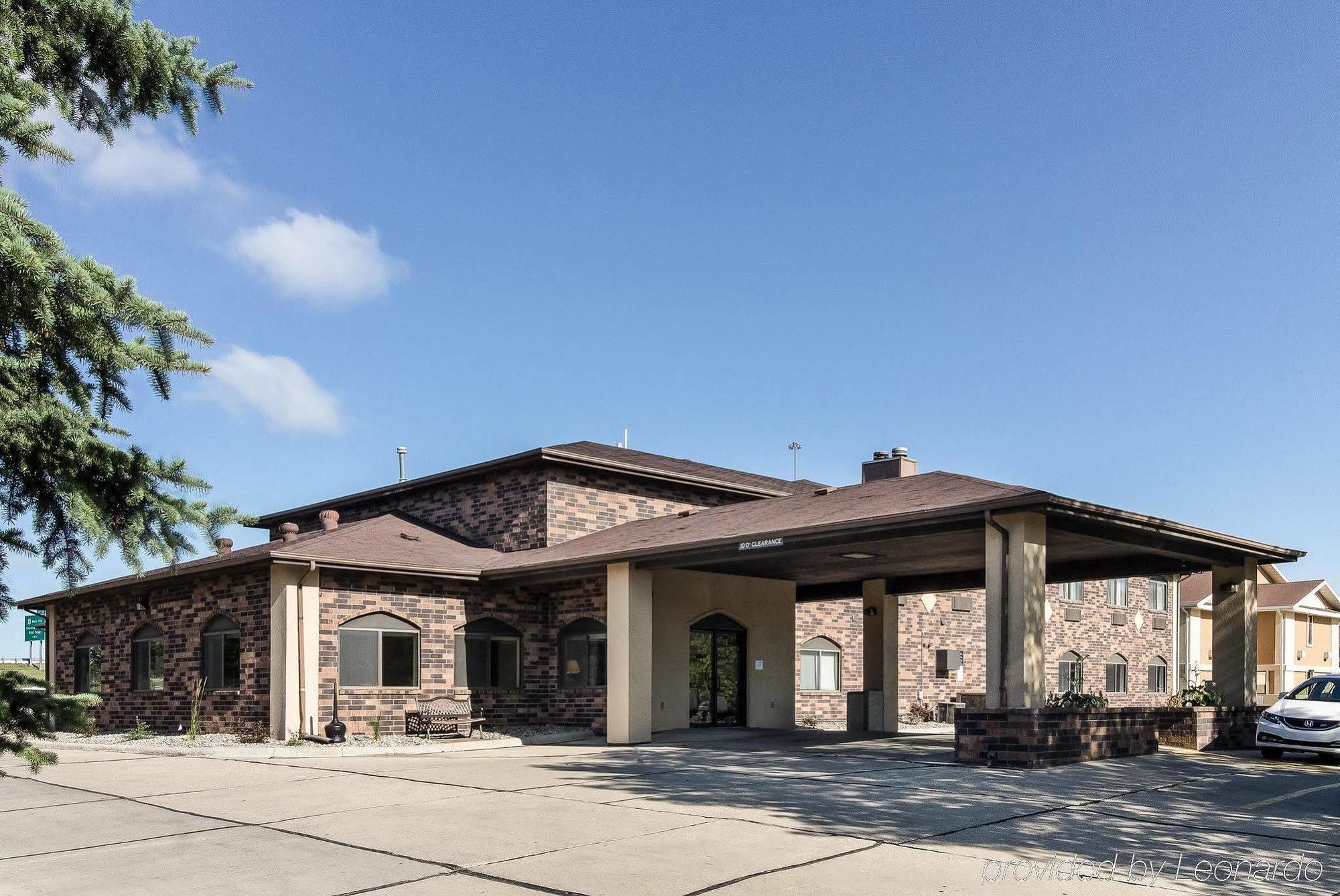 Quality Suites Near West Acres Fargo Exterior photo