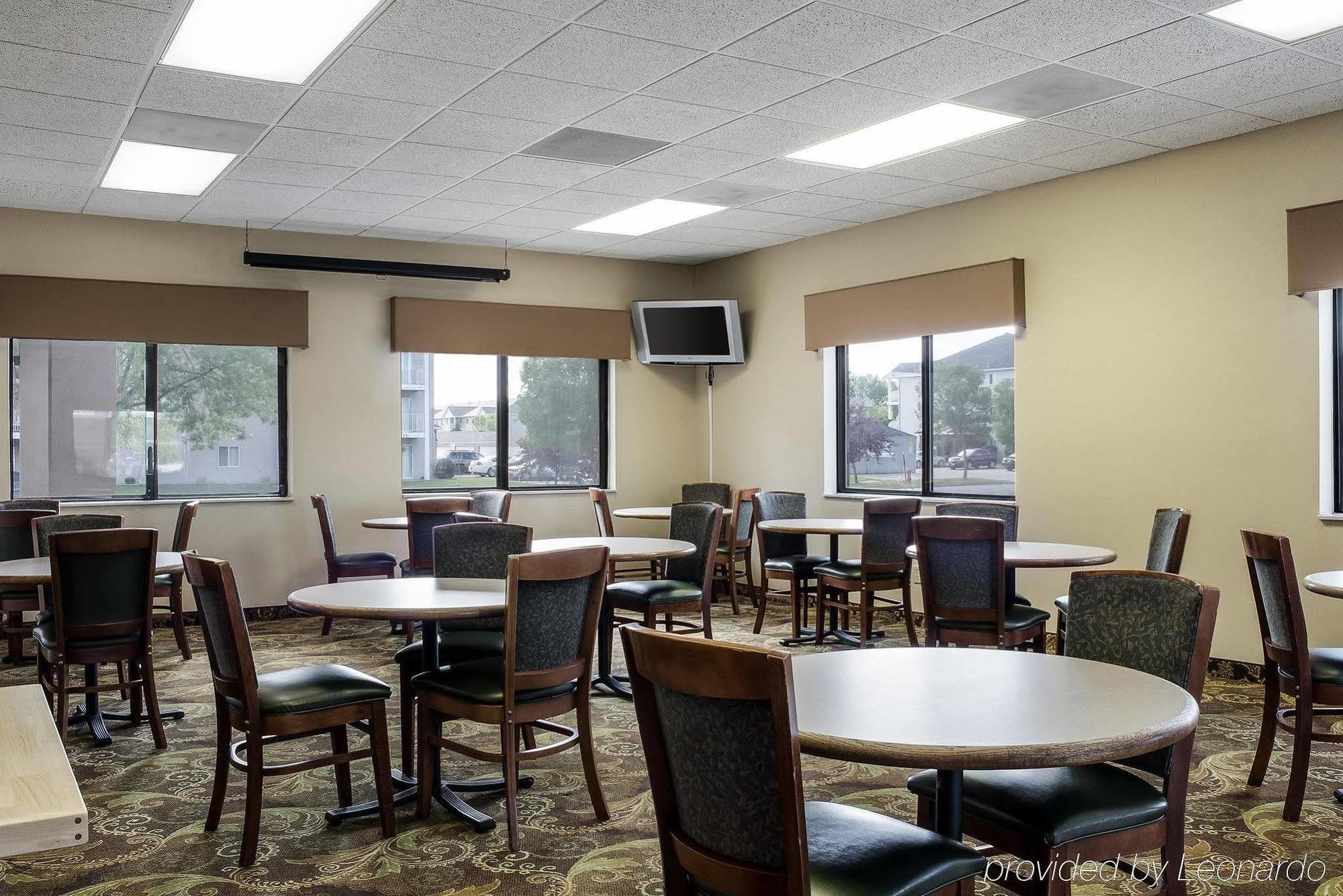 Quality Suites Near West Acres Fargo Exterior photo